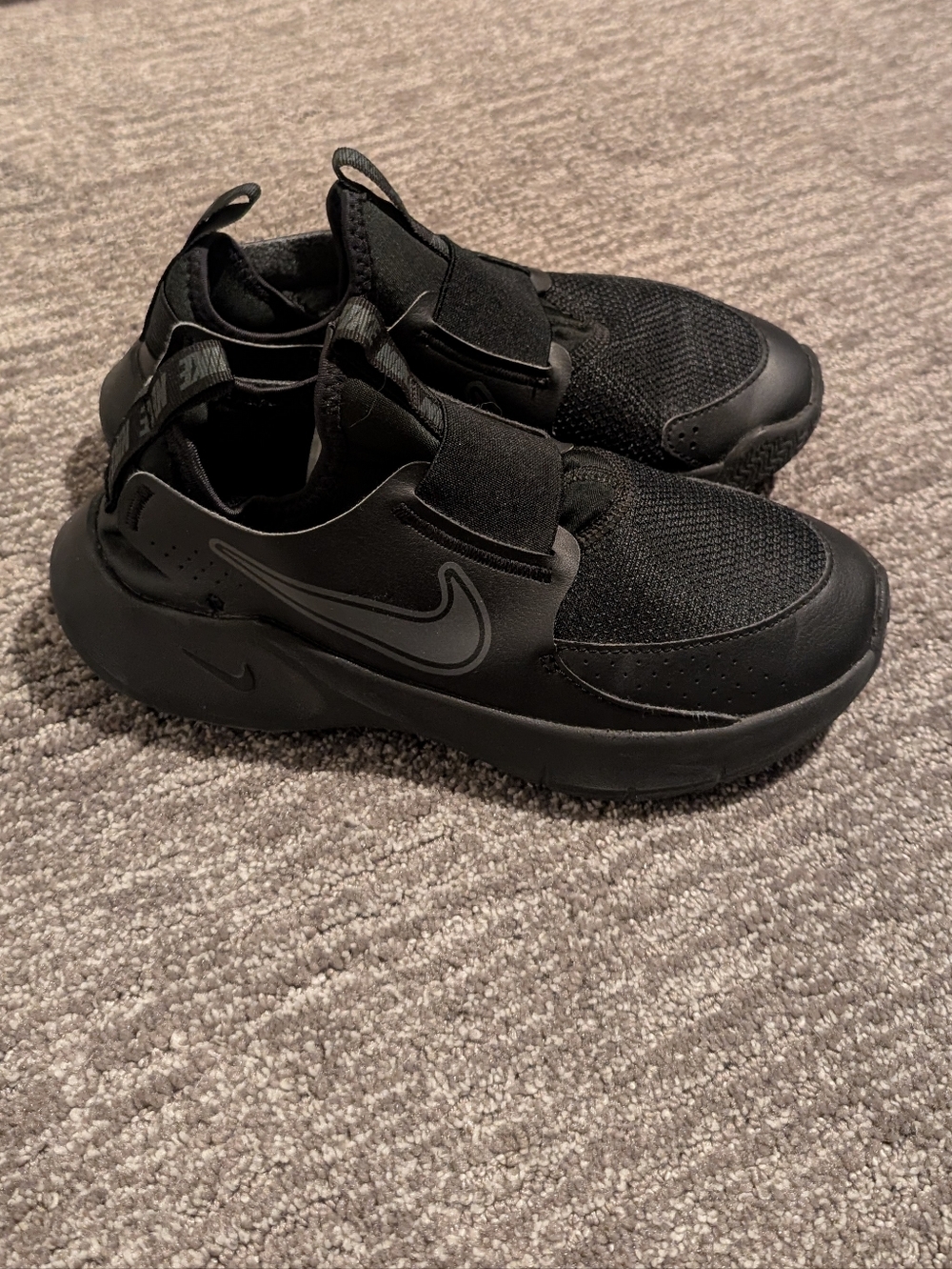 Nike Flex Runner 3 Black Slip-On Elastic No Tie Sneakers - 5Y